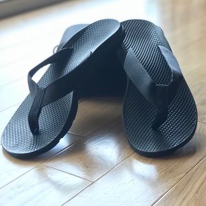 Chaco Women’s Flips Black - Size 10